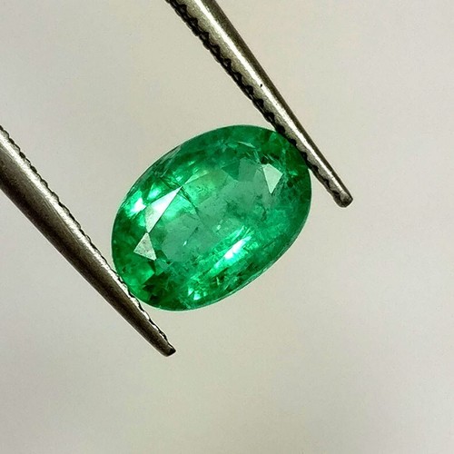 1.52ct Natural Emerald oval nice green top luster collection gemstone - Picture 2 of 3