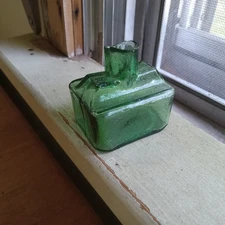 BEAUTIFUL GREEN SQUARE DOUBLE GROOVE PENREST INK BOTTLE 1890s ENGLISH BURST TOP