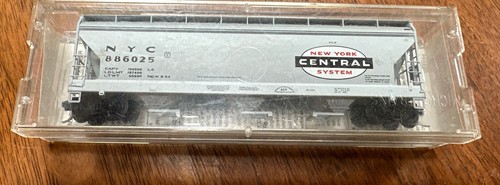 Micro-Trains N Scale #93030 3-Bay ACF Covered Hopper New York Central 886025 NY - Picture 3 of 9