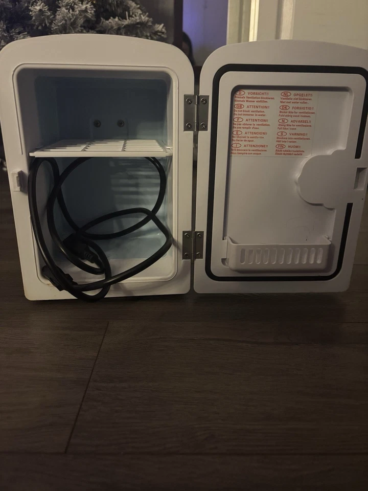 Nevera Refrigerador Personal Portátil Chefman Mini Negro RJ48-NEGRO-4 Dormitorio Foto 2 de 2