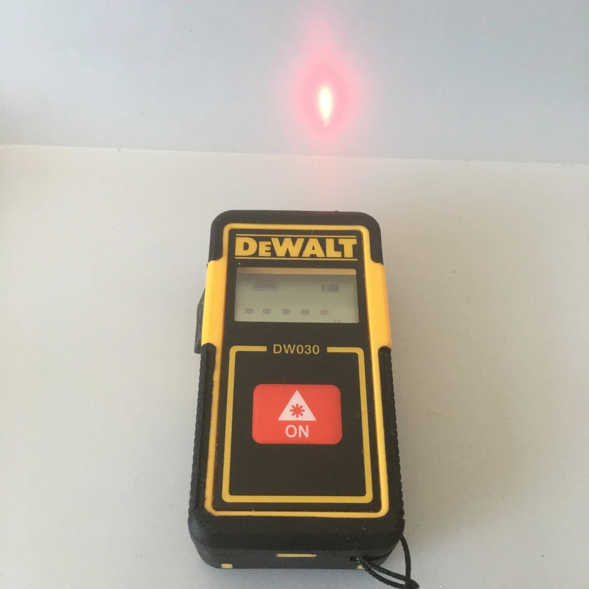 DeWALT DW030PL 9 m 30 pieds t l m tre laser de poche rechargeable et c ble