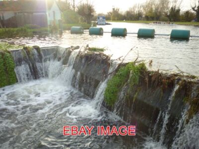 FOTO HORNINGSEA BAITS BEISSSPERRE/SCHLEUSE EIN KLEINER KÜNSTLICHER WASSERFALL BEI BAITS BI