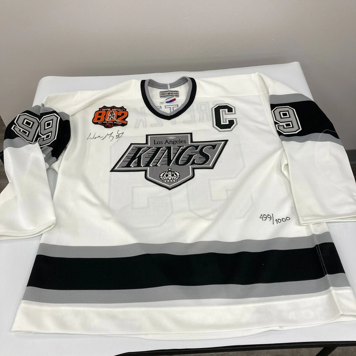 Upper Deck Wayne Gretzky Signed Home Los Angeles Kings Jersey