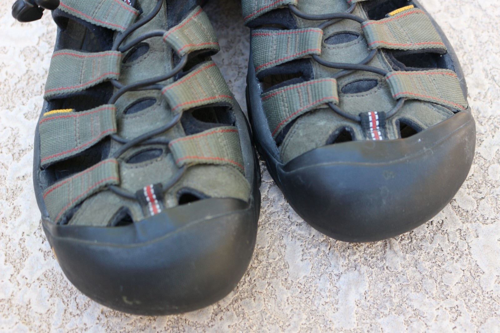 Scarpa sandalo impermeabile uomo Keen. Taglia 10. Colore verde militare