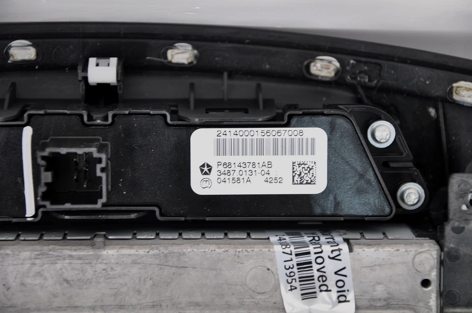 ✅ 2015 - 2017 Chrysler 200 8.4" Touchscreen Screen VP4 Bezel NAVIGATION CODE OEM - Image 4 of 4