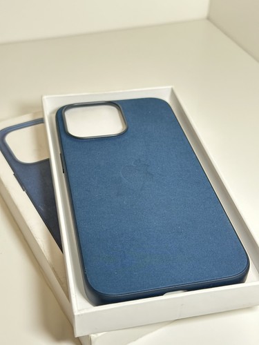 Apple Funda de Trenzado Fino con MagSafe para iPhone 15 - Azul Pacífico - Imagen 4 de 7