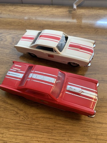 K&B SCALE AURORA PAIR 1965 PONTIAC GTO SLOT CARS (2) 1 RED 1 WHITE RTR