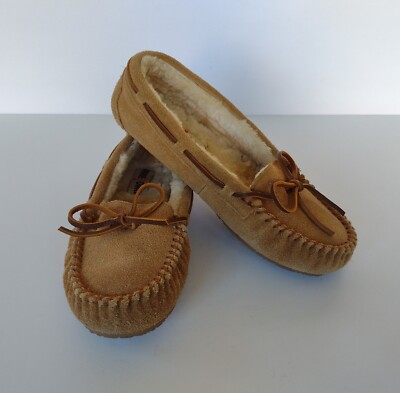 Minnetonka Womens Moccasin Tan Suede Fur Lined Mocs Casual Shoe or Slippers 
