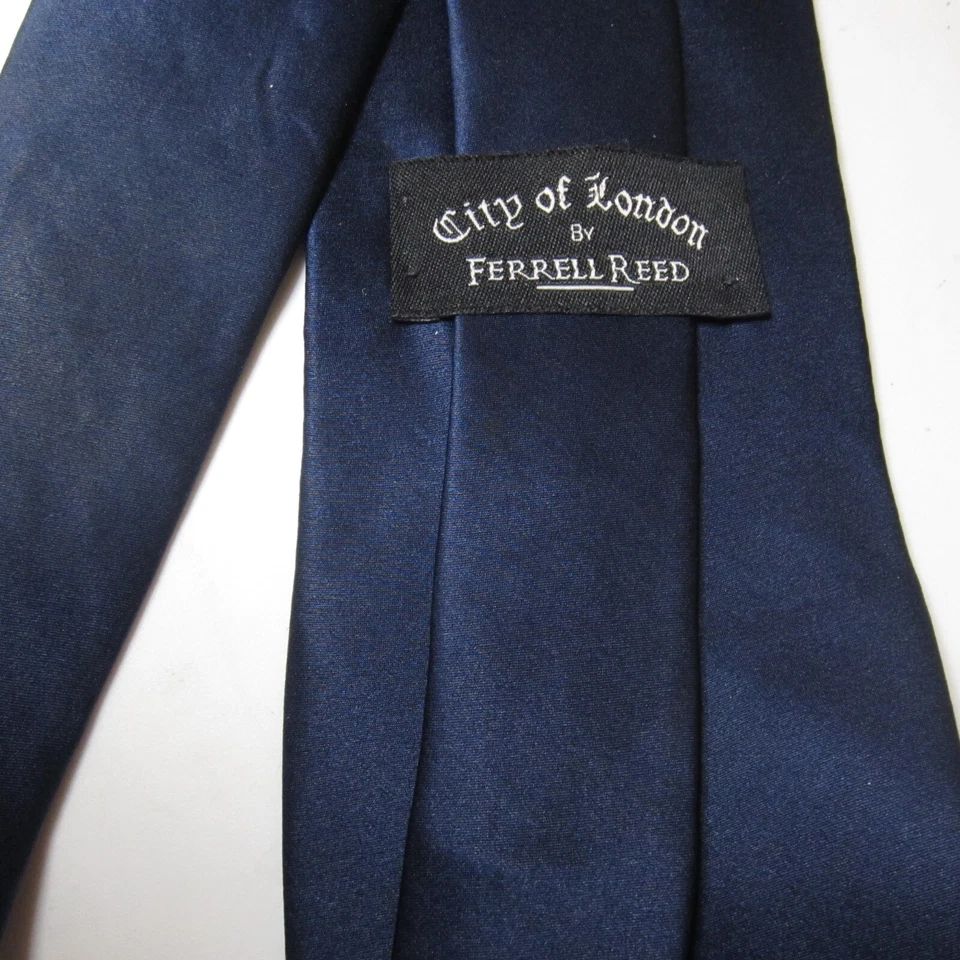 Corbata de seda para hombre City of London by: Ferrell Reed púrpura profundo liso Foto 2 de 4