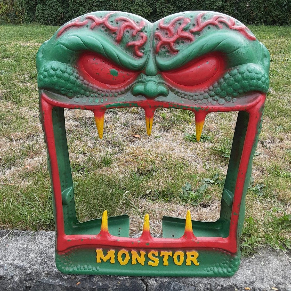 MONSTOR モンスター ガムマシーン　ビンテージ　1988年 Vintage MONSTOR Vendall 1988 Vending Machine Frame Shell Cover