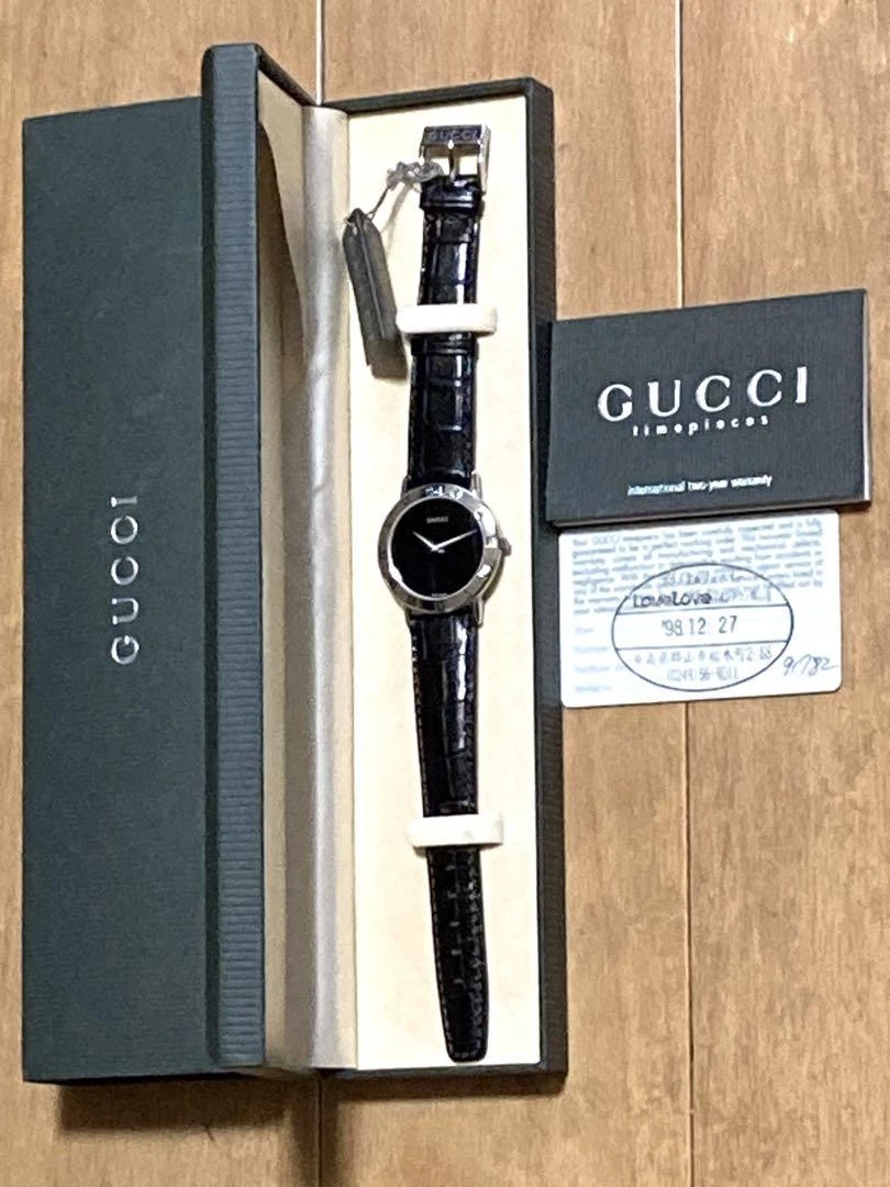 Accessoires inclus rare montre bracelet Gucci vintage taille garçon