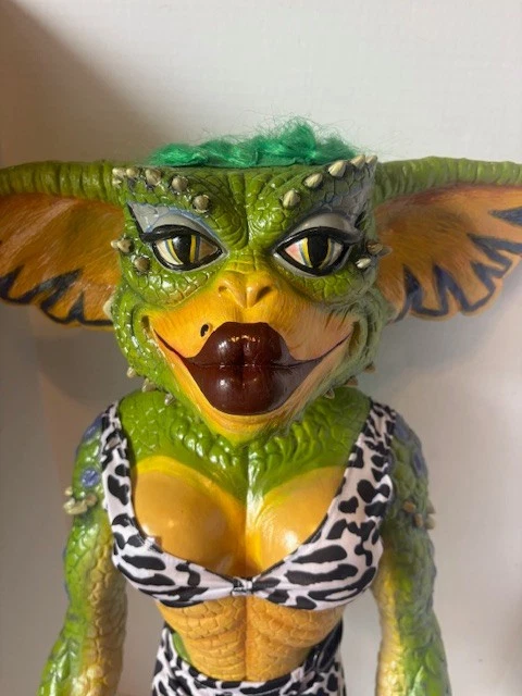 Réplica de utilería Gremlins Greta hembra Gremlin NECA suelta - exhibida Foto 2 de 3