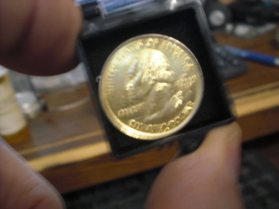 2 GOLD PLATED QUARTERS , 1 JEFFERSON NICKLE , 3  PENNIES (ALL GOLD PLATED) , LOT - Image 4 of 4