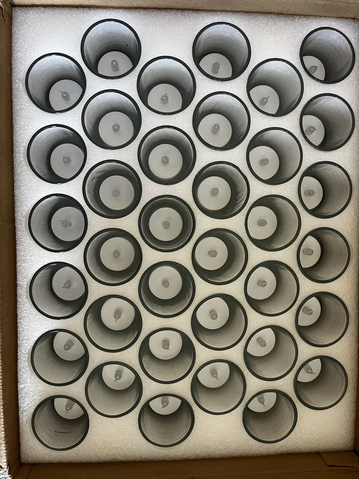 Velas electrónicas de luz de té LED sin llama alimentadas por batería con vidrio Foto 3 de 4