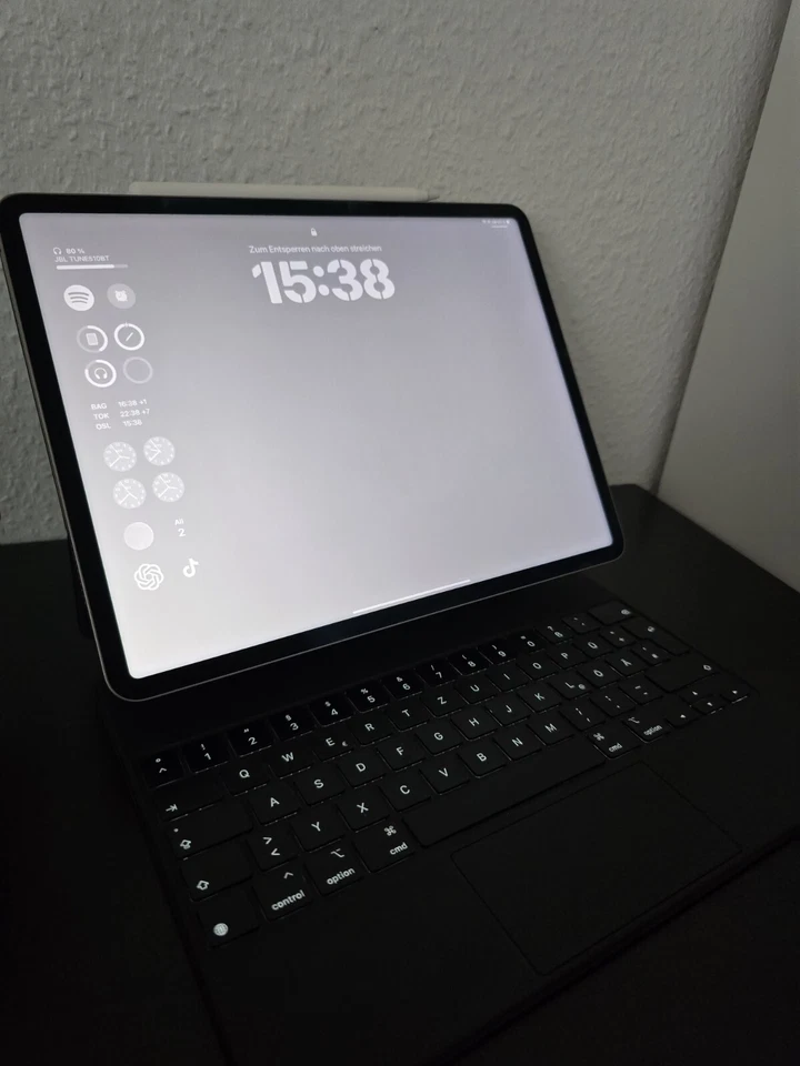 Apple iPad Pro 12.9 6.Gen WiFi (12,9 Zoll)256 GB spacegrau,ApplePenci + Keyboard - Bild 2 von 4
