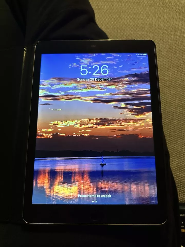  iPad Air 2 128GB  - Image 2 of 4