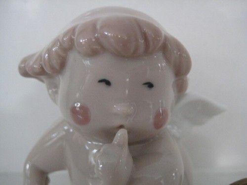 NAO CHEEKY CHERUB SHUSH PORCELAIN FIGURE BY NUDE NAKED ANGEL ORNAMENT LLADRO - Picture 6 of 8