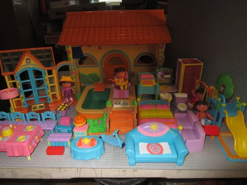 VINTAGE DORA THE EXPLORER TALKING HOUSE-FIGURES--FURNITURE--+ MORE--70PCS--VGC