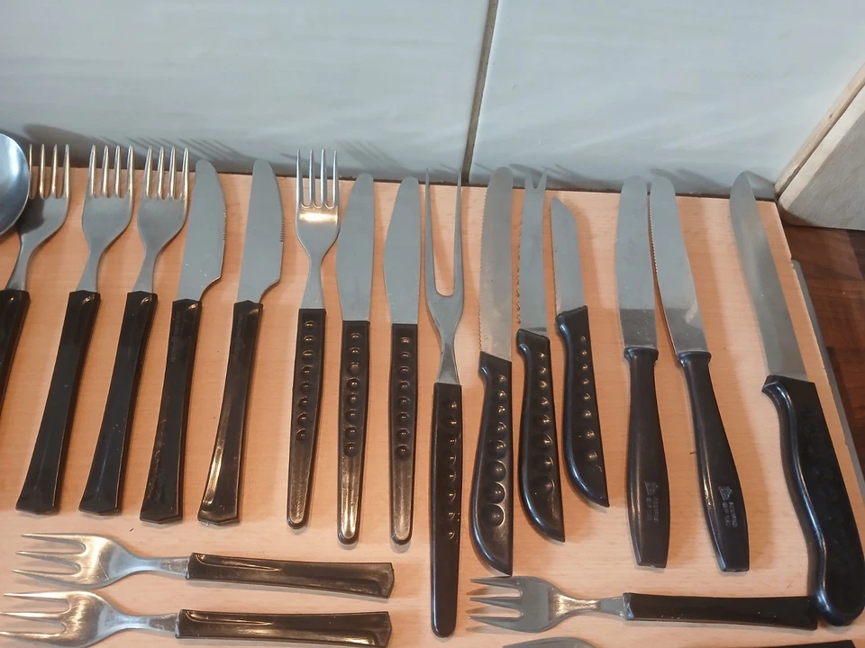 29 x DDR Besteck mit schwarzem Kunsstoffgriff mit und ohne Dellen - Bild 2 von 4