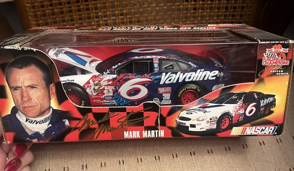 Coche modelo NASCAR vintage Mark Martin Foto 2 de 3