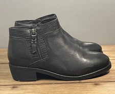 Softwalk Women's Rubi Ankle Boots Size 6.5 black Leather Zip Low Heel Embossed