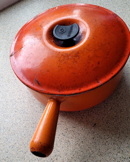 Le Creuset Volcanic Orange 22cm Cast Iron Casserole – Broken Handle – Well Used