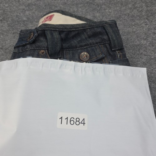 Dark blue Levi’s x 686 508 snowboard pants with front pockets, button closure, and white label reading “11684”.