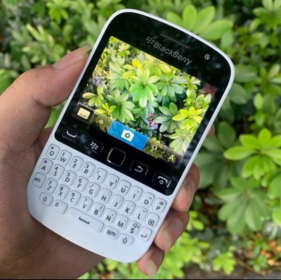 BlackBerry 9720 3G WIFI 5MP Camera FM Radio GPS Unlocked Cellphone GIFT XMAS