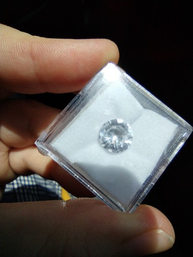 Fine lab-grown colourless sapphire, round cut, 3.90 carats. Tested As Sapphire. - Picture 9 of 13