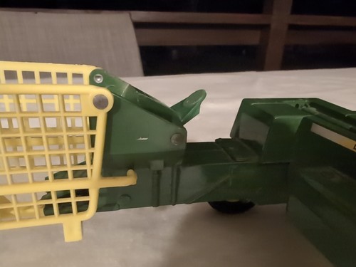 Ertl John Deere Hay Baler # 585 Made In USA - Picture 6 of 18
