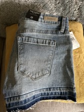 NWT Blank NYC The Essex Release Hem Denim Shorts Women's Size 28 Classic Cut Off