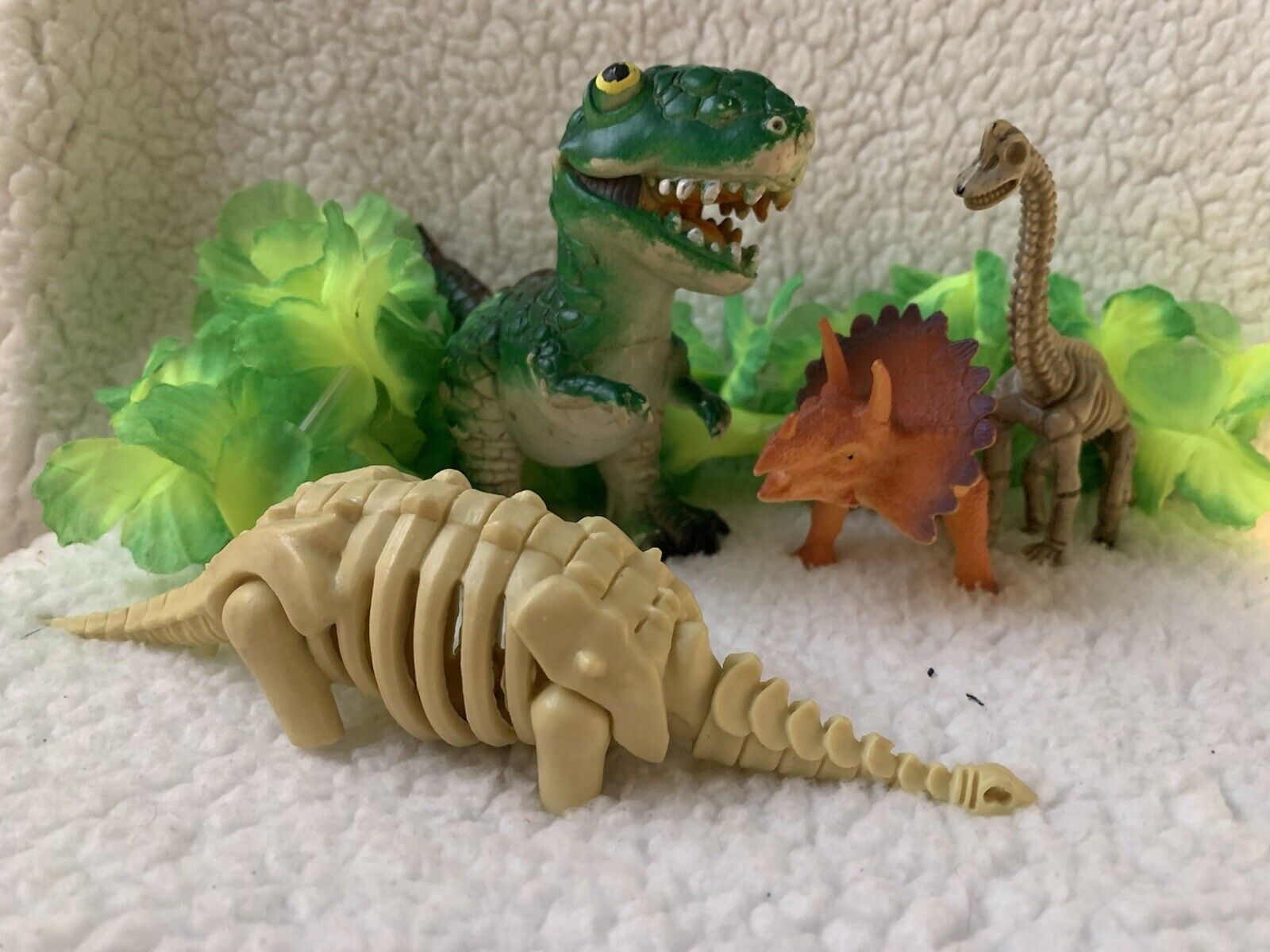 LOT OF 4 MIXED RUBBER TOYS Popular overseas Popular products TOPPERS DINOSAURUS CAKE