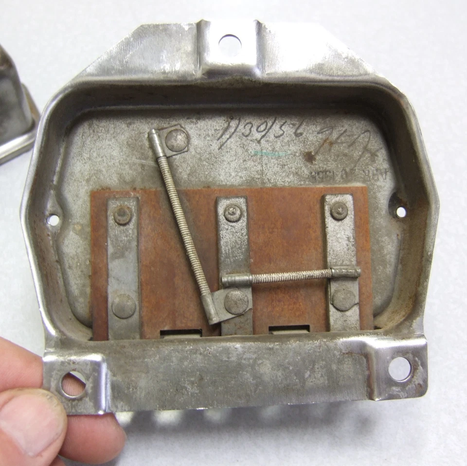 REGULADOR DE VOLTAJE FORD F-1 6 VOLTIOS Foto 3 de 3