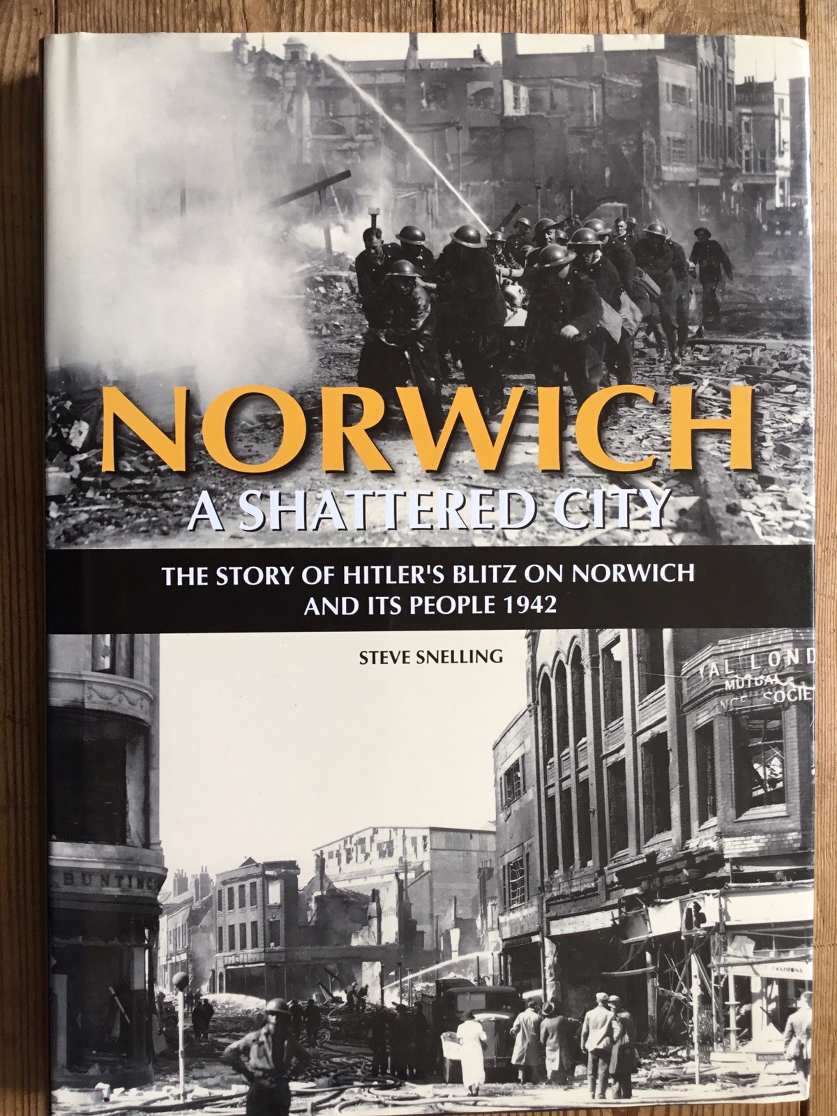 NORWICH  A Shattered City - The Blitz 1942 -  Snelling, 2012 Halsgrove Hbk