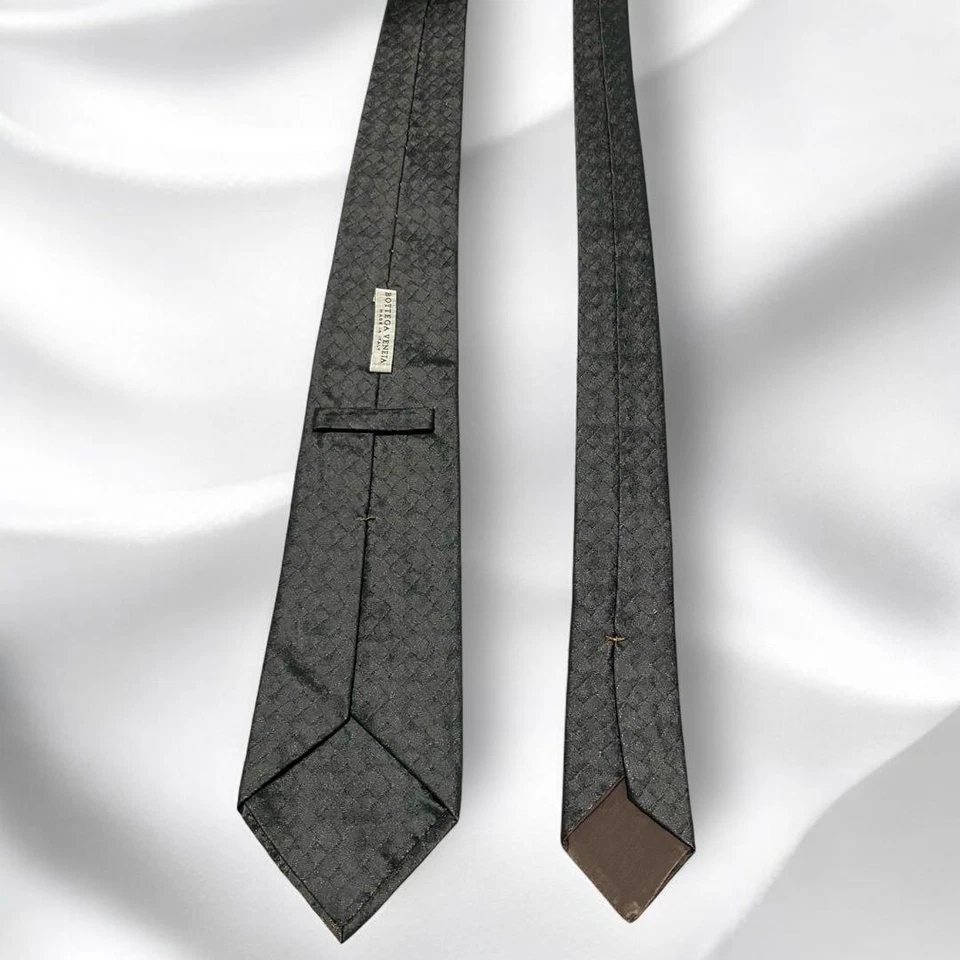 Corbata marrón Bottega Veneta Intrecciato - Buen estado Foto 3 de 4