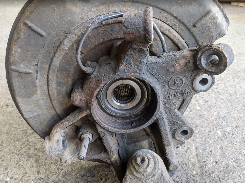 MERCEDES-BENZ GL 320 2008 LEFT REAR WHEEL HUB SPINDLE KNUCKLE - Image 2 of 3