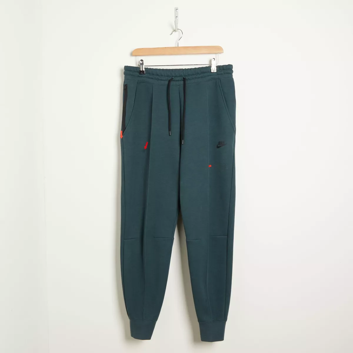 Womens nike joggers cheap with zip pockets