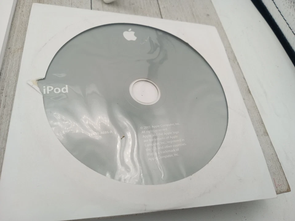 Lot 2003 Apple iPod User Guide Cd Rom Headphones Dock 9130 Box Quick Reference - Image 2 of 4