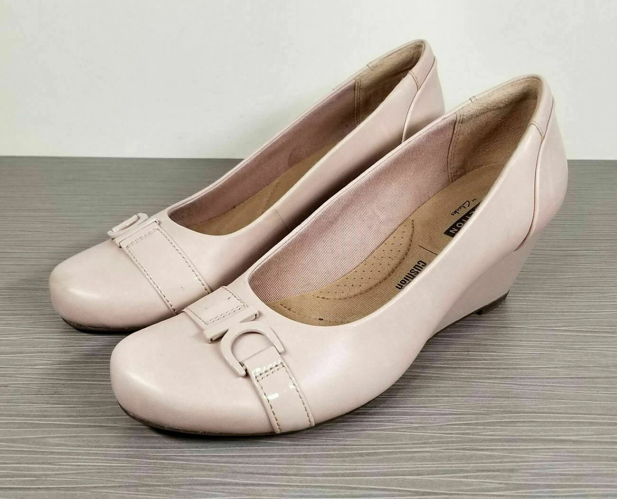 Clarks Flores Poppy Wedge Pump Light Peach Leather Womens