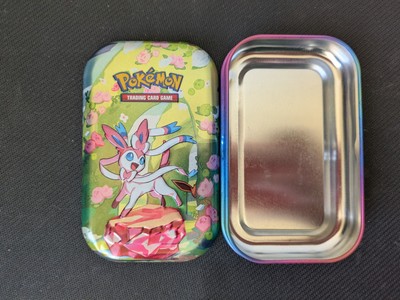 Pokémon Prismatic Evolutions - Sylveon Mini Tin - LEER