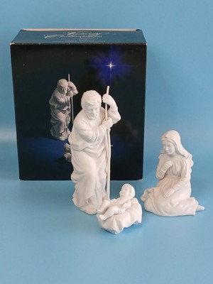 Avon HOLY FAMILY 1981 Nativity Collectible Figurine Set of 3 with Box Preowned