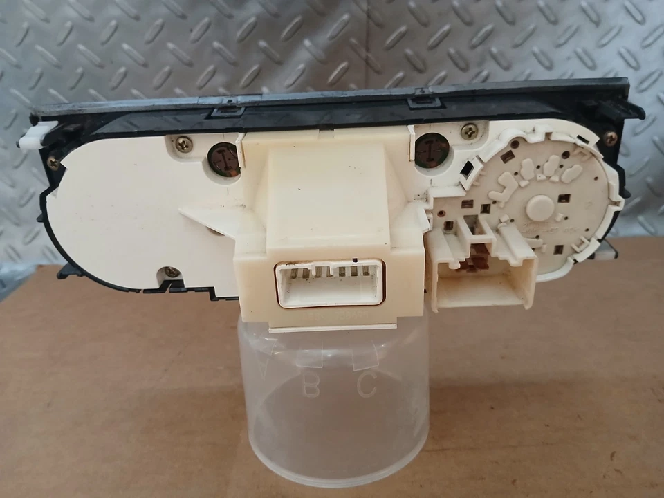 Unidad de control de clima de temperatura climatizada manual HVAC Toyota Tacoma 2009-2011 OEM. Foto 4 de 4