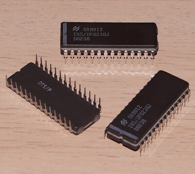 1 Stück INS/DP8238J :  System Controller & Bus Driver  für 8080A CPU von  NS 