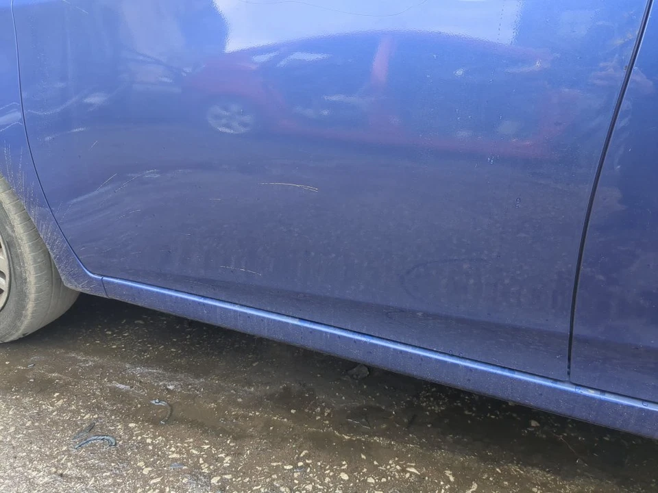 TOYOTA VERSO-S 2010-2016 LADO DEL PASAJERO PUERTA DELANTERA CARCASA AZUL - Imagen 4 de 4