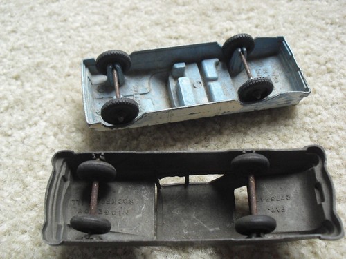 Lot of 2 Vintage Worn Tootsietoy and Midgetoy Cars Chrysler and Other 4" Long - Picture 2 of 2