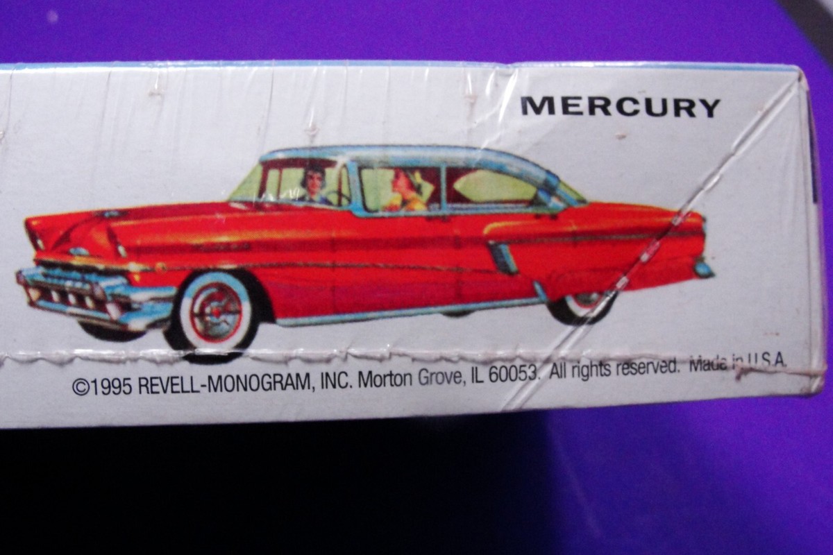 New Revell 1270 Factory Sealed 1995 Model kit Lincoln Futura Nice