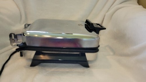 Panettiere vintage Toastmaster 269C per cialde cromate con griglia reversibile funzionante - Foto 8 di 12