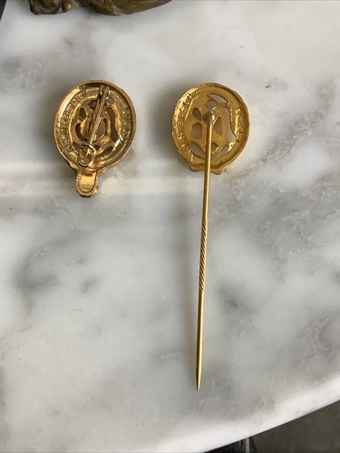 Pair of German Sports Badges (German: Deutsches Sportabzeichen (DSA)) - 第 2/3 張圖片