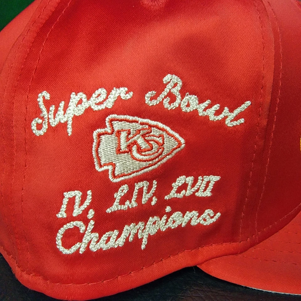 Gorra gorra ajustable con parche lateral New Era 9FIFTY de Kansas City Chiefs SUPERBOWL Foto 3 de 4