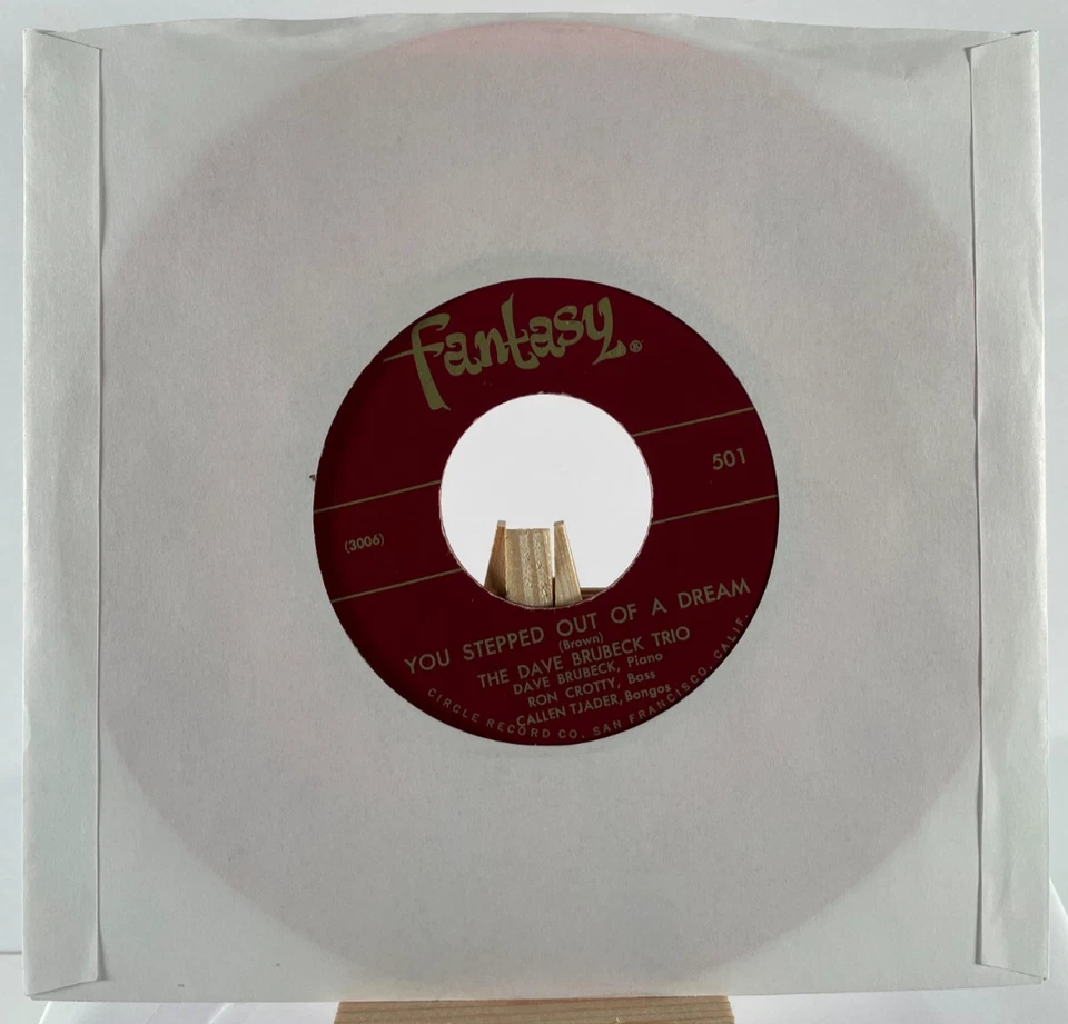 DAVE BRUBECK 45 RED VINYL - LULLABY IN RHYTHM / YOU STEPPED OUT OF A DREAM—VG+ Foto 4 de 4